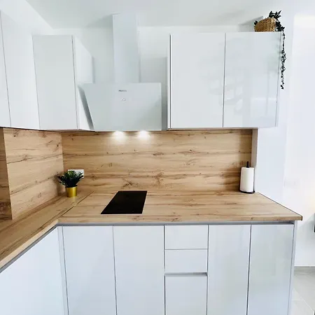 Golden Plaza アパート コラレホ